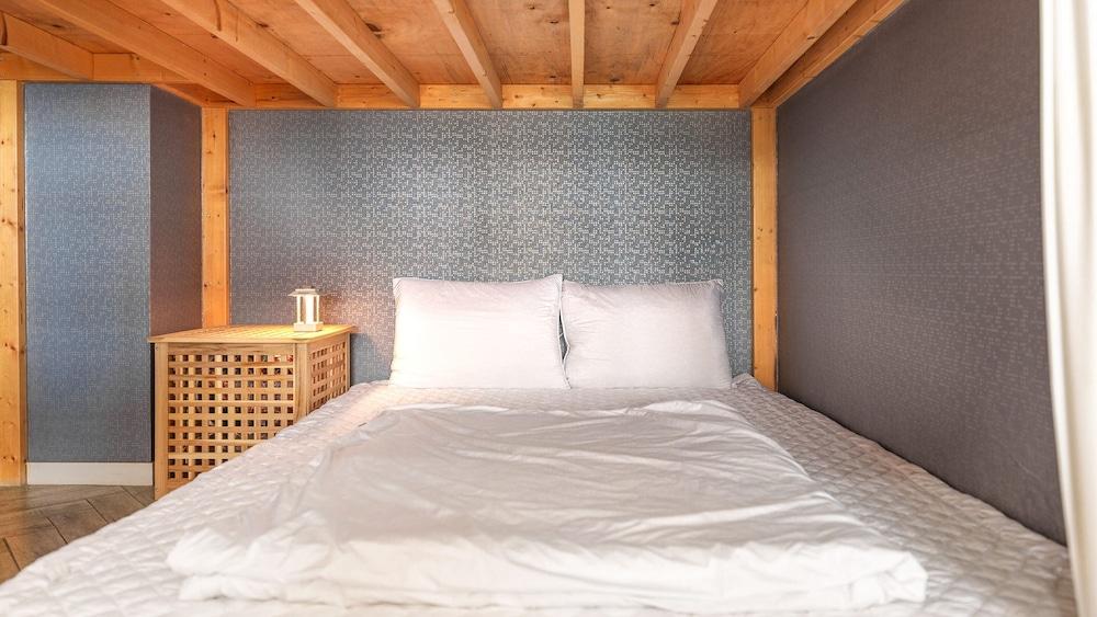 Goseong Cnblue Oceanview Pension