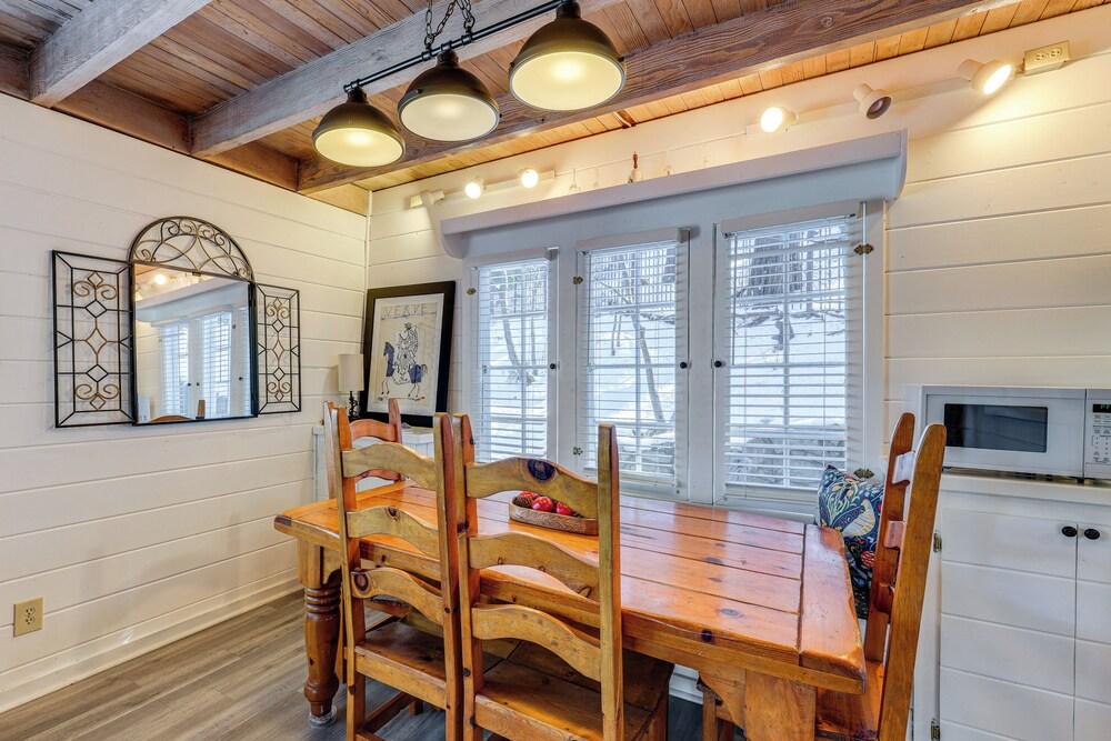 Walkable 'green Gables Cottage' in Lake Arrowhead