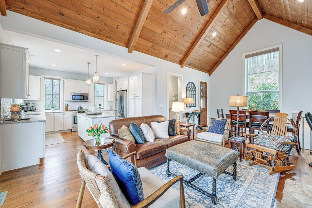 Direct Lake Access & Fire Pit: Tuckasegee Cottage!