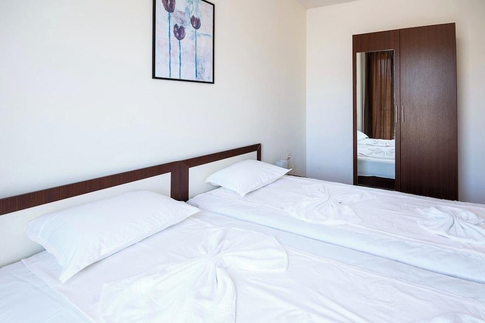 New Line Village Apartments, up to 4 Guests