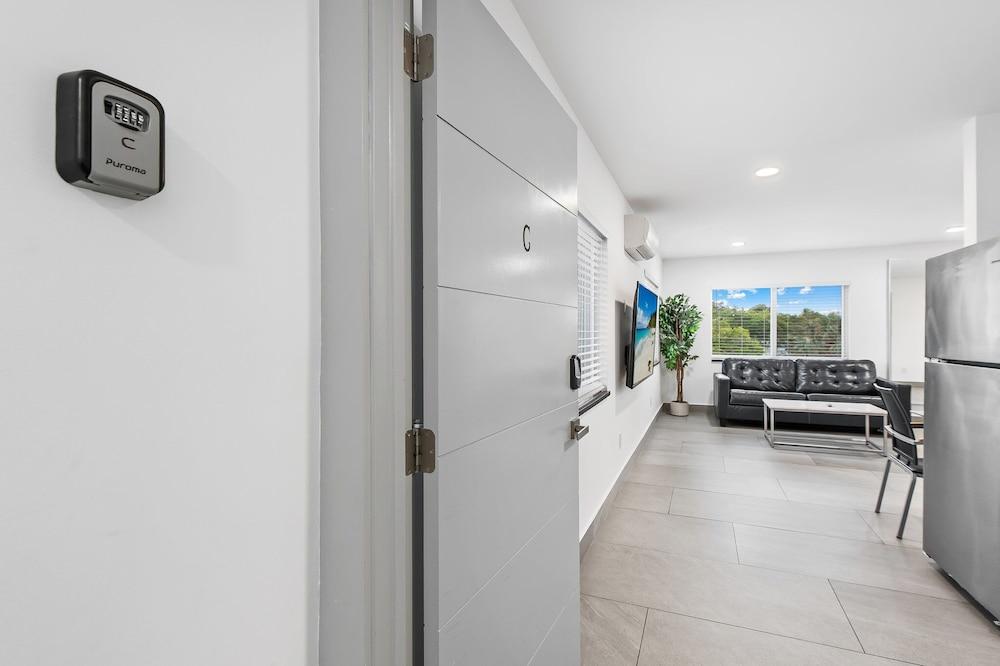 Unique Retreat - Unit C: Charming 2nd-floor Escape