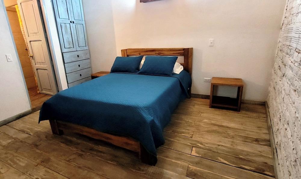 Aparta Hotel Los Tucanes