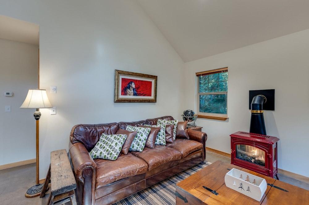 Mt Baker Lodging Cabin 61mbr - A Delightful 1 Story, 3 Bedroom, 2 Bath Cabin