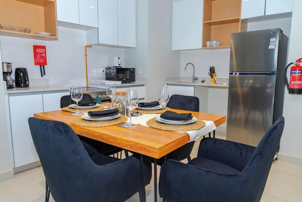 Bloomfields Modern 1BR in Reflection