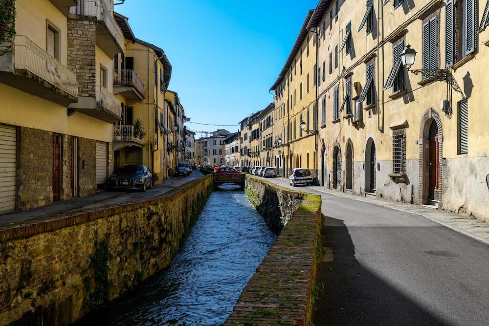 Casa Dante in Lucca With 3 Bedrooms and 2 Bathrooms
