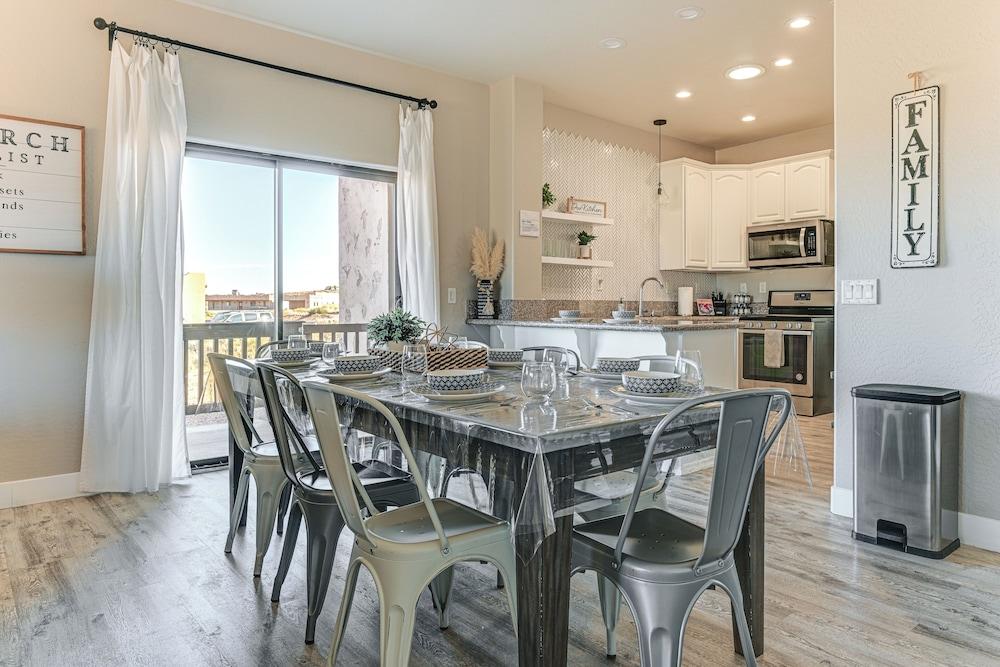 4 Mi to Lake Powell: Retreat w/ Game Room!