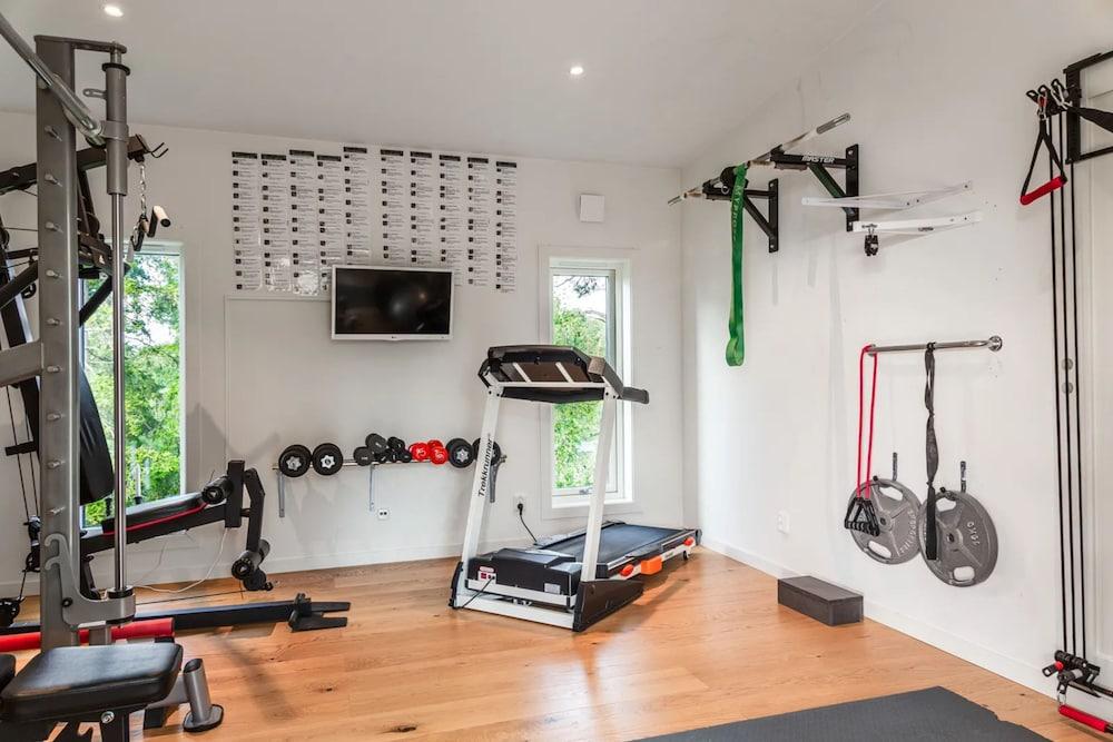 Dream Stay Seafront Villa Padel Court