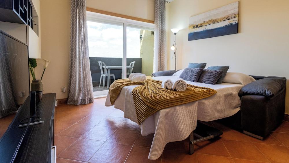 Urban Beach - Izato Paraíso