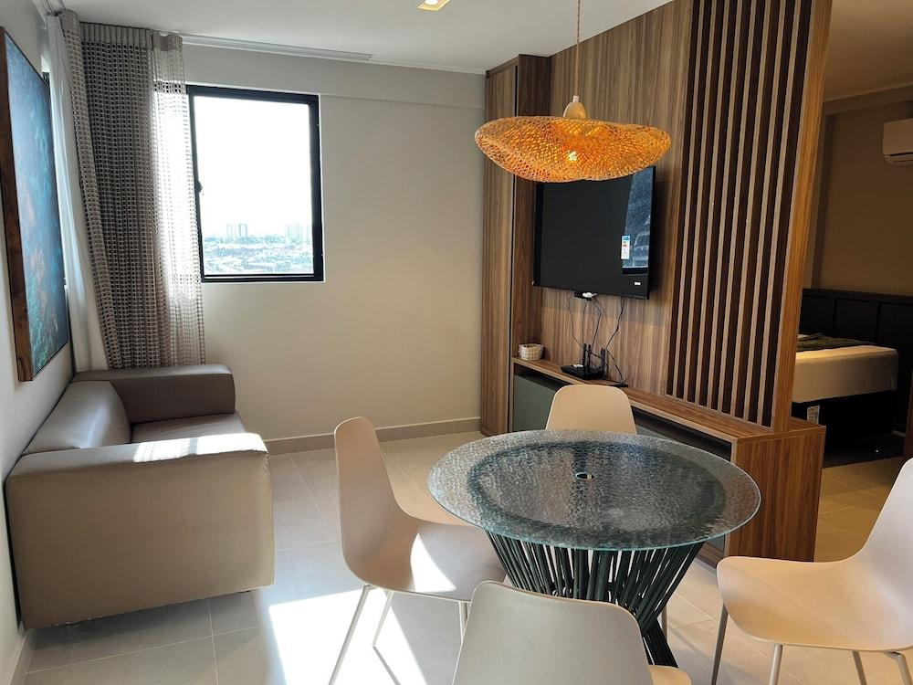 Studio Design 3 Apt 604