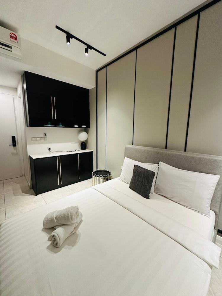 Residence Axon Bukit Bintang by TaheeenS