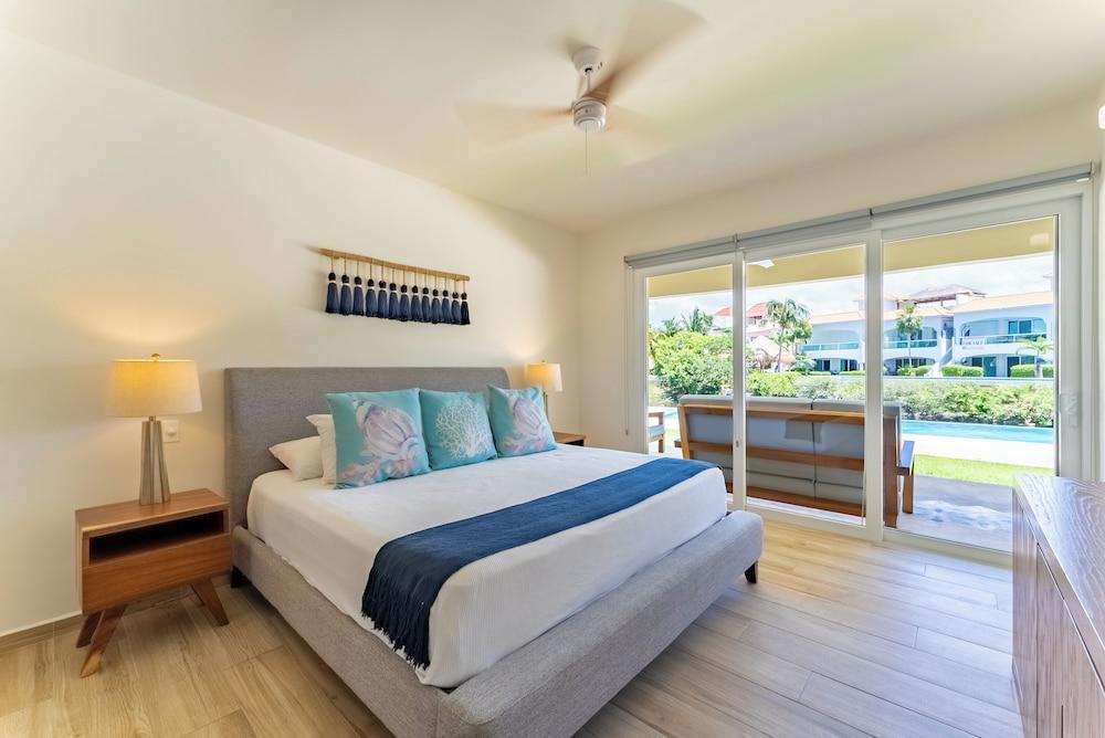 Lagoon Front Infinity Pool Paddleboard And Fun Puerto Aventuras