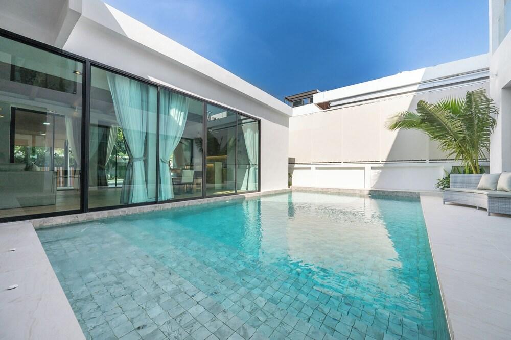 Mövenpick Pool Villa 6BR