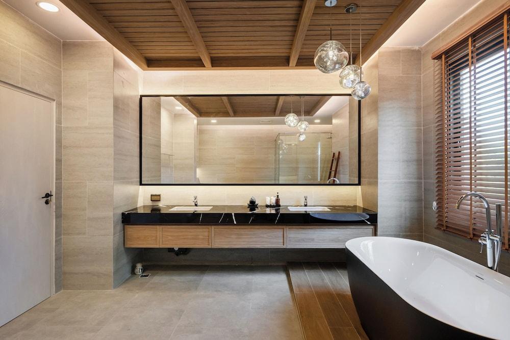 Mövenpick Pool Villa 6BR