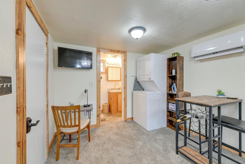 Near Rivers & Trails: Cabin in Rural Grants Pass