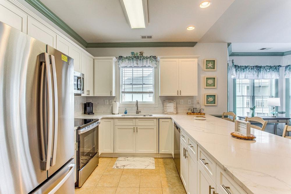 3 Mi to Myrtle Beach: Condo w/ Pool Access