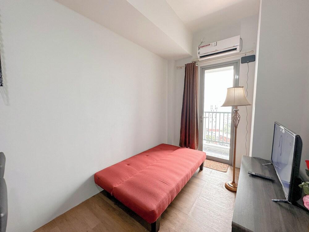1Br Spacious And Vibrant At Tamansari Prospero Apartment