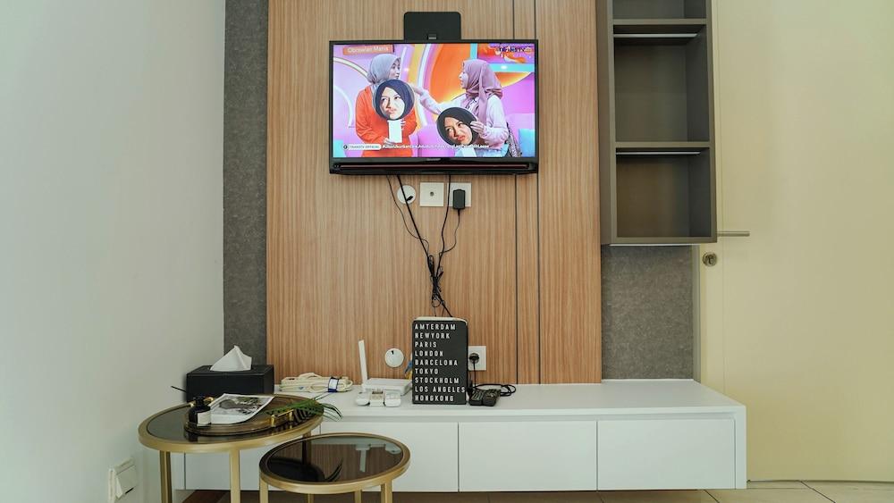 Modern Look And Comfy 2Br Apartment At M-Town Residence