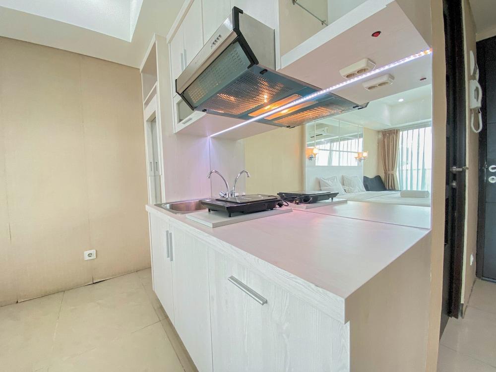 Simply Studio Apartment Tamansari La Grande