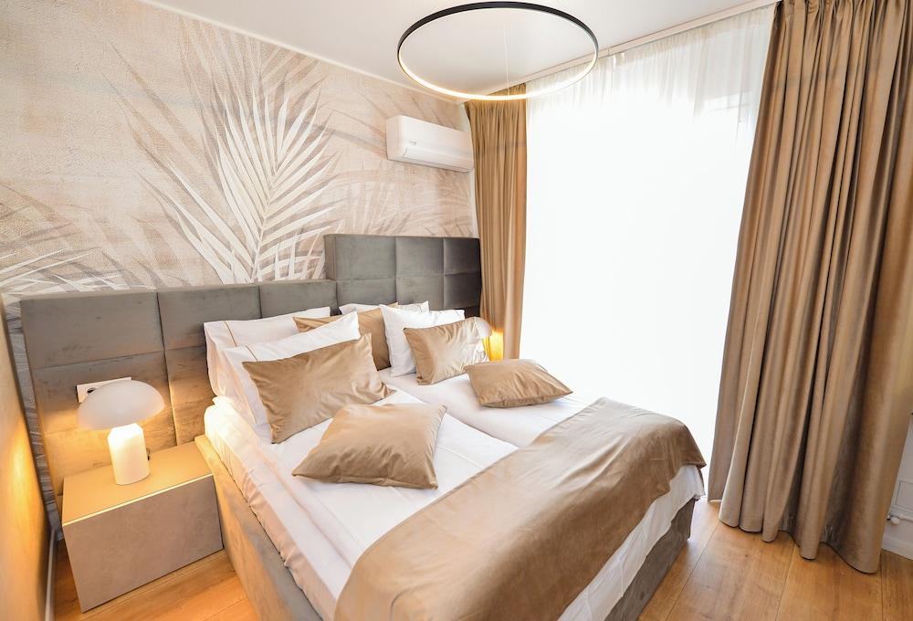 Wabi Sabi - One Bedroom - Romana Square