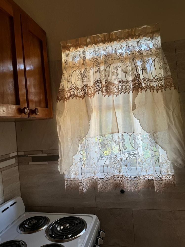 Queen Anne's Apartments