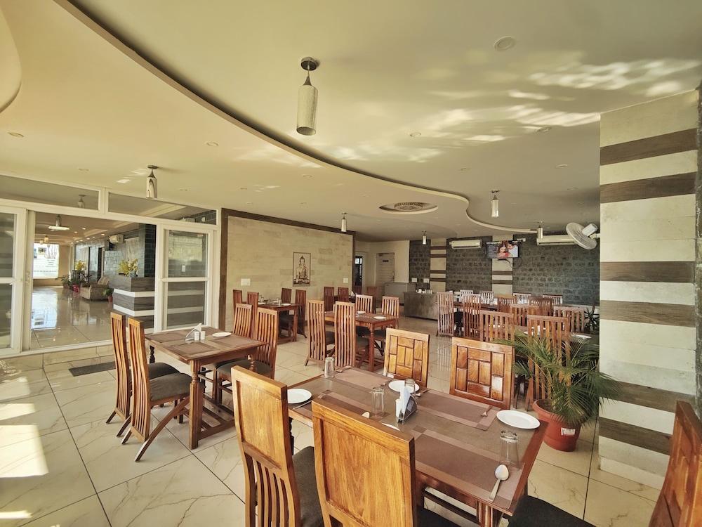 Hotel Dharamshala Ayush Health Paradise