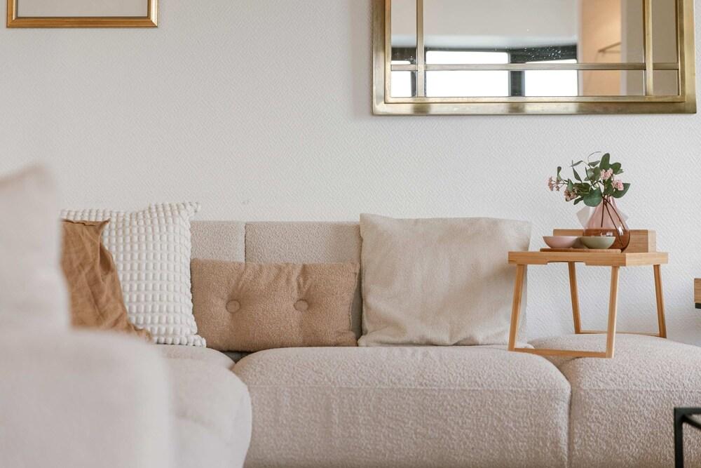 Hydro Palace - Stylish Charming Apartment With s