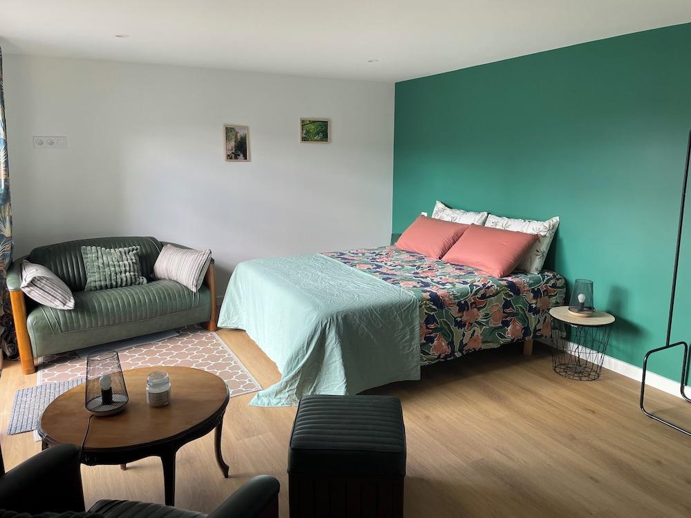 RELAI DU CHATEAU DE LA TOURLANDRY