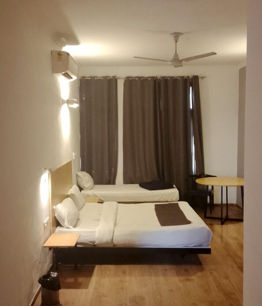 Hotel Royal India - DLF Phase 2