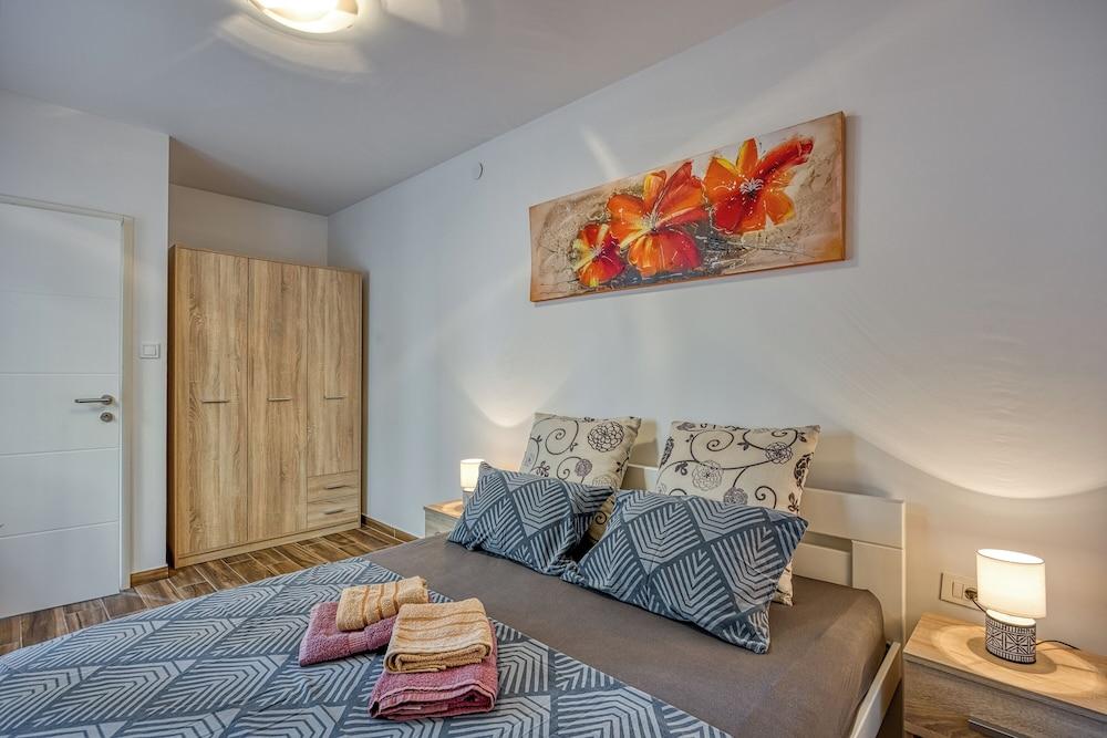 Apartment Alice - close to Pula centre