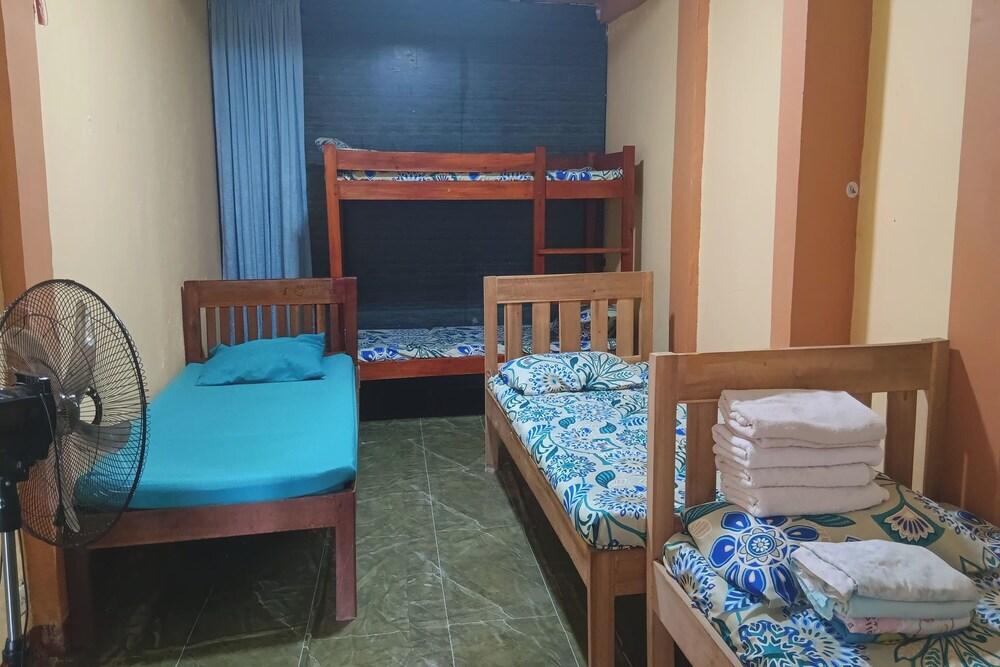 Larosa Hostel Bed And Breakfast