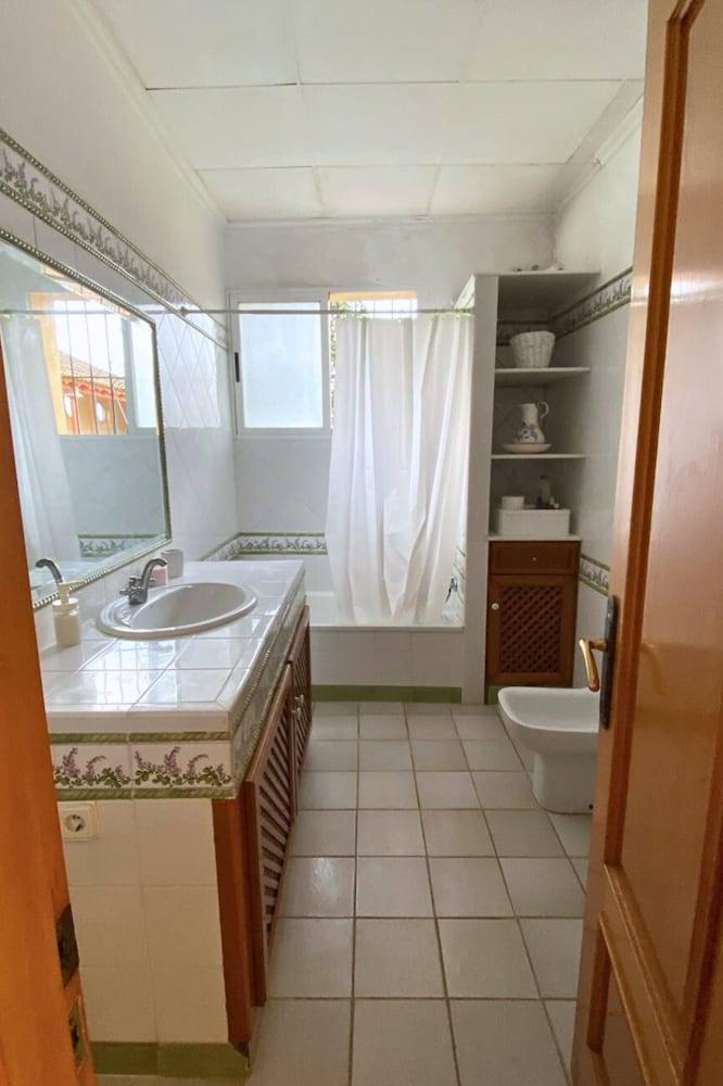 Room-magnolia Loft A Spacious, Authent