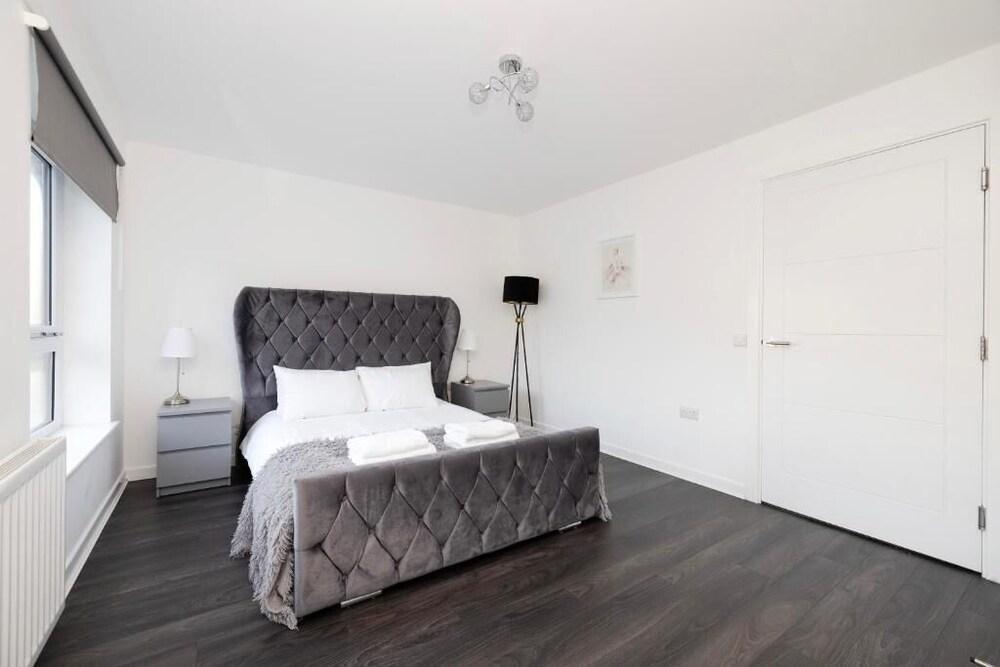 JOIVY Stylish House with Garden