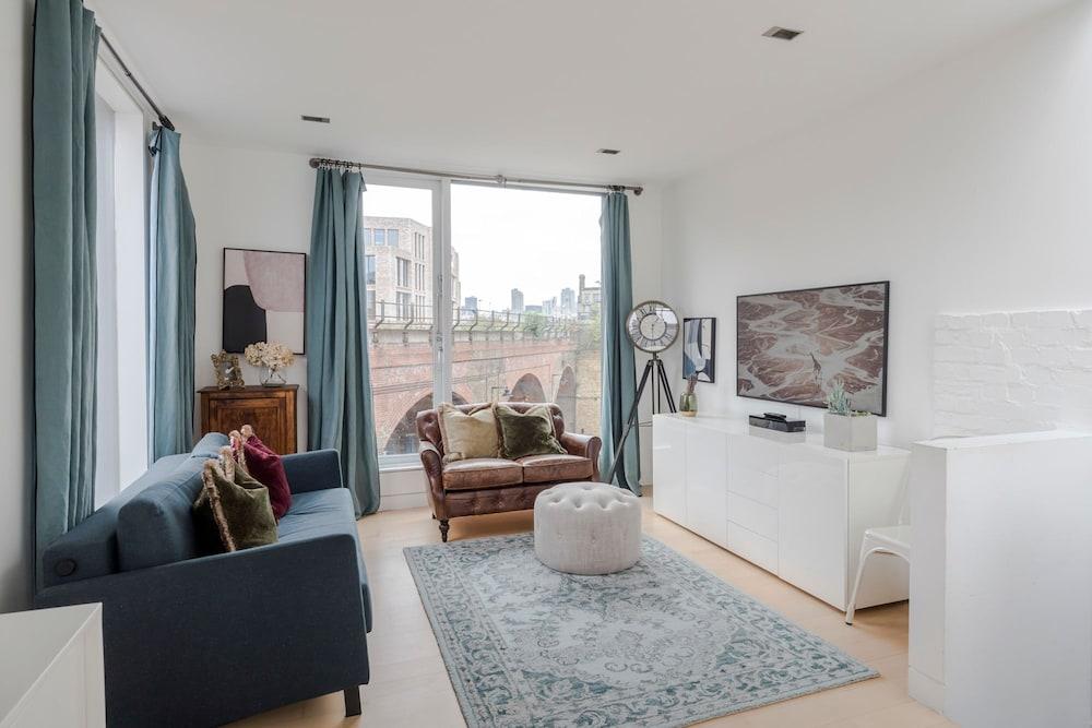 A Starry Starry Night - Borough - by Frankie Says