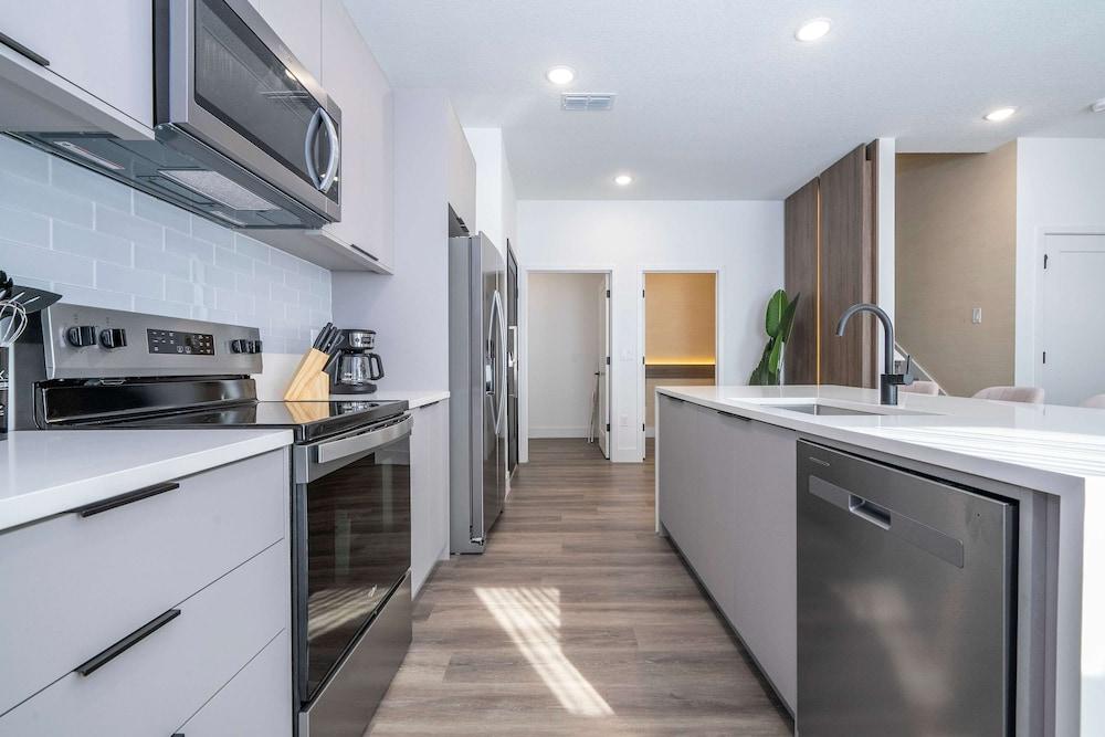 Modern Disney Retreat 4BR Private Pool