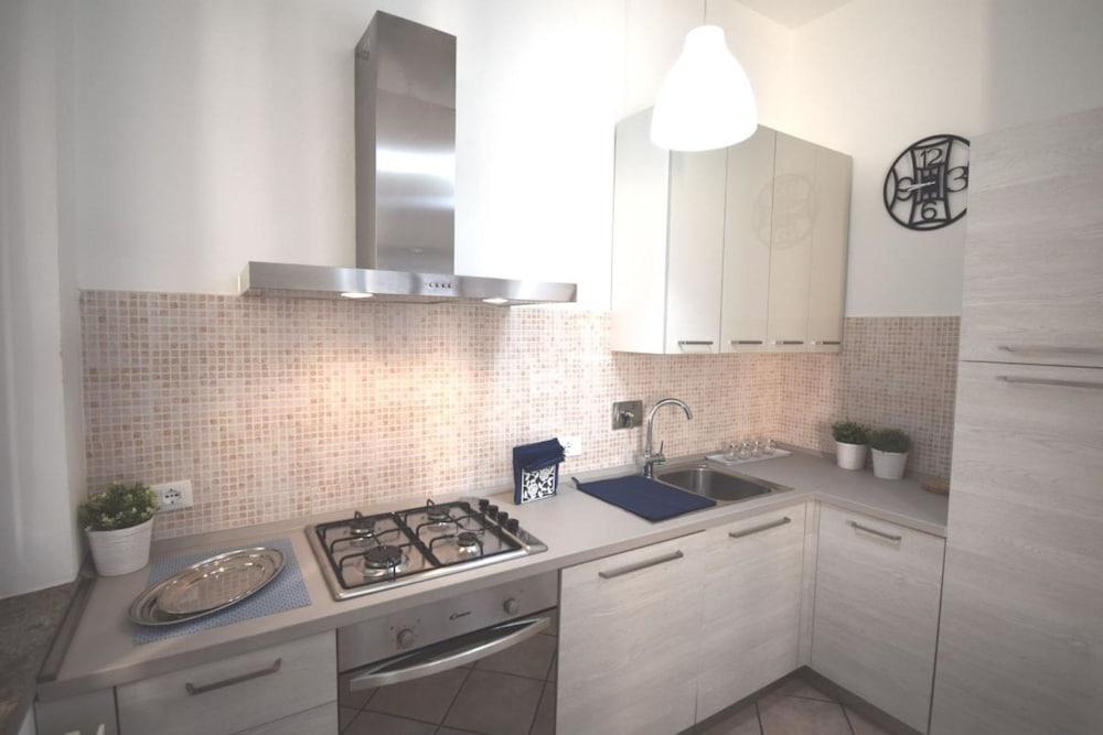 Two-room Apartment Sleeps 5 IN THE Conchiglia Area-rif Caterina