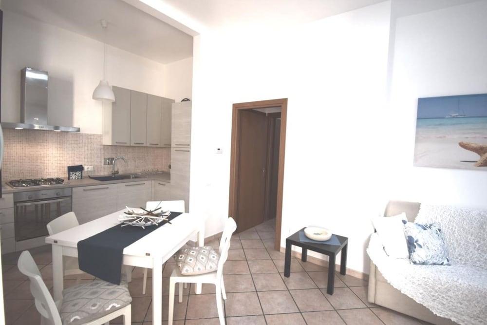 Two-room Apartment Sleeps 5 IN THE Conchiglia Area-rif Caterina