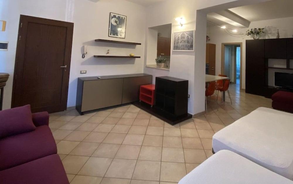 Two-room Apartment Sleeps 4 IN THE Princess Area-rif Ritapt