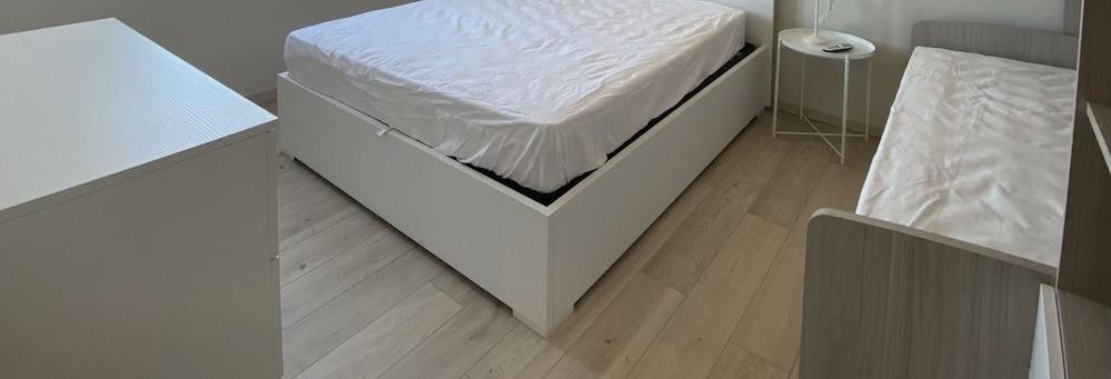 Two-room Apartment Sleeps 5 IN THE NEW Town Area-rif Lopa2