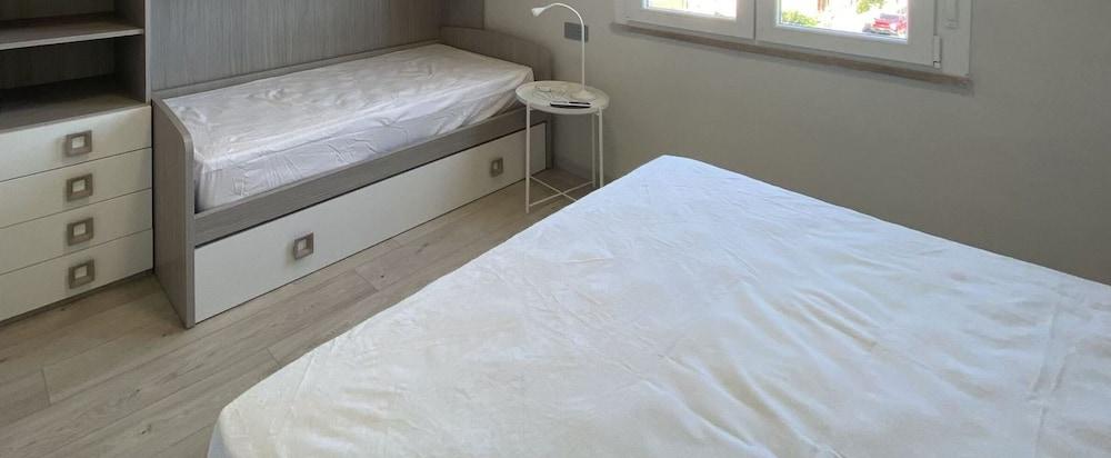 Two-room Apartment Sleeps 5 IN THE NEW Town Area-rif Lopa1