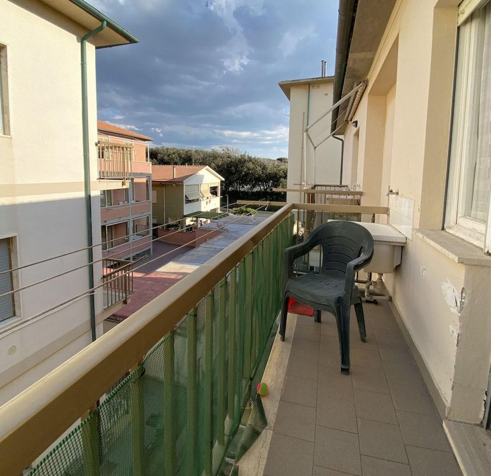 Apartment in a Building Facing the Sea-rif Florida