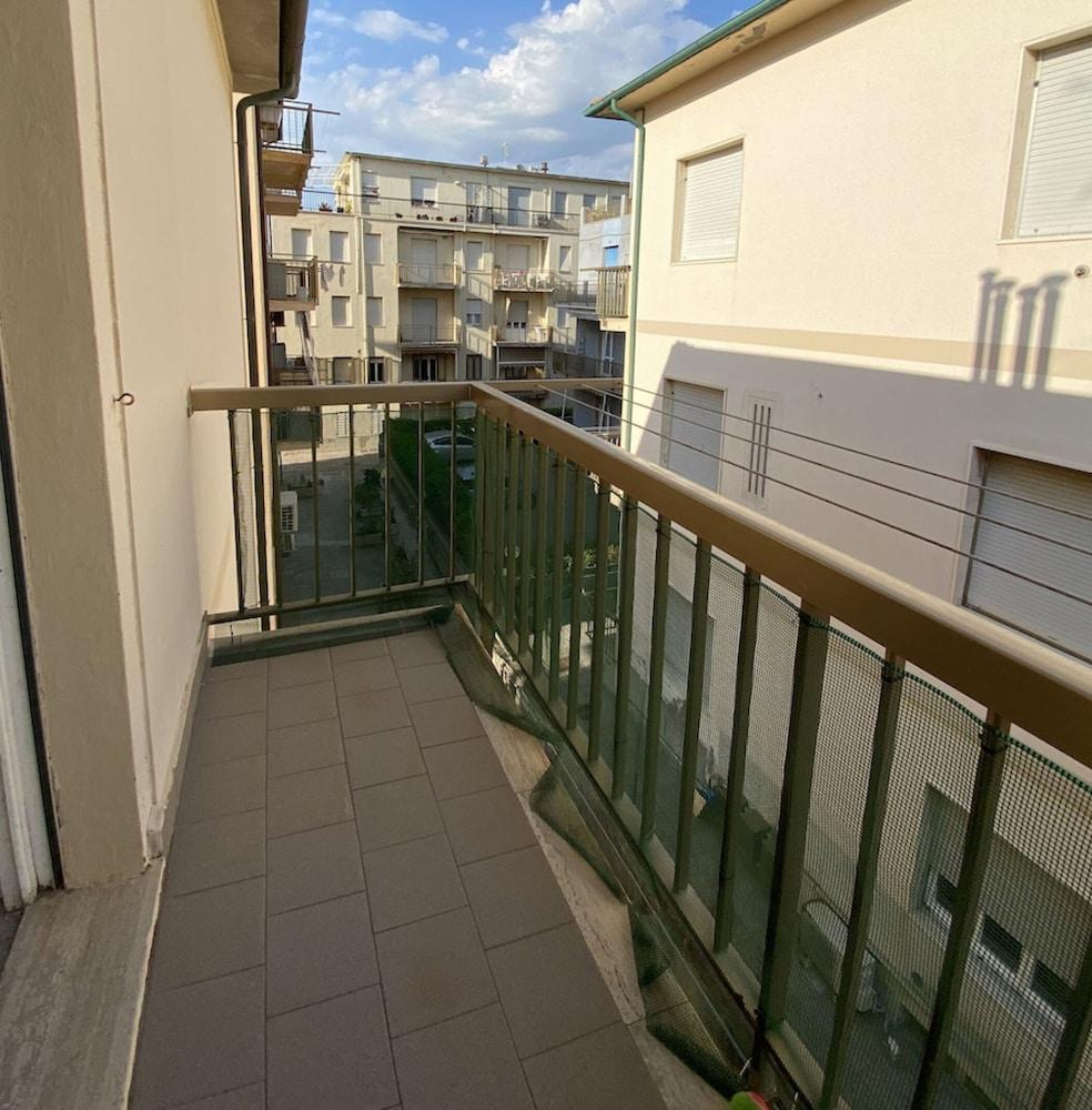Apartment in a Building Facing the Sea-rif Florida