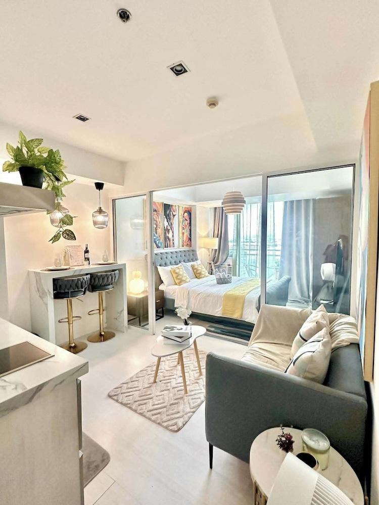 Rio East Tower - Azure Urban Resort