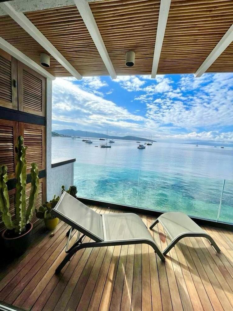 Surfer Caravan Gastro Pub and Suites