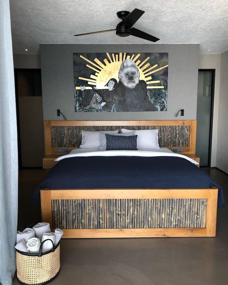 Surfer Caravan Gastro Pub and Suites