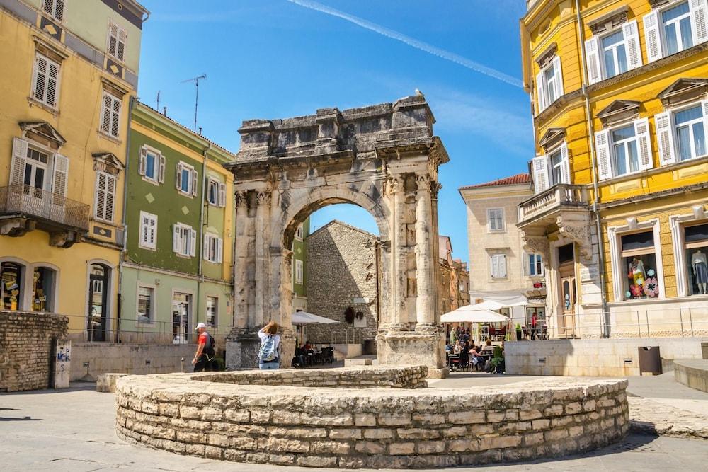 Villa Samara with Pool