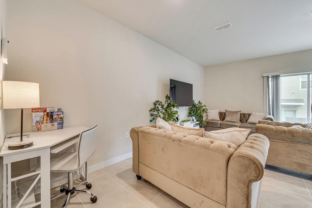 Davenport Home w/ Pool Access & Patio!