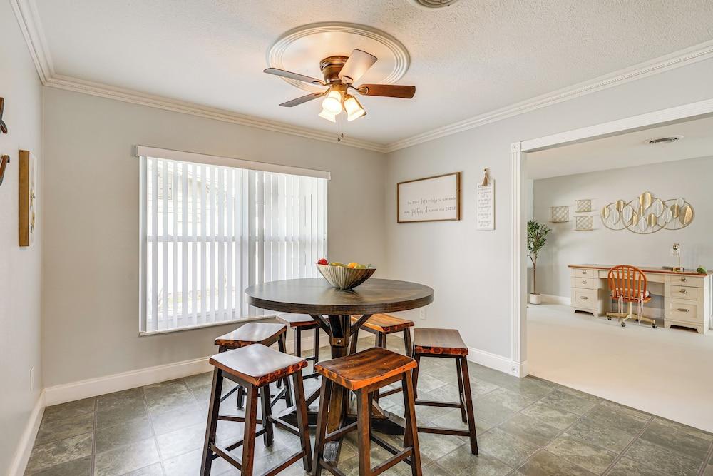 4 Mi to Legoland: Poolside Paradise!