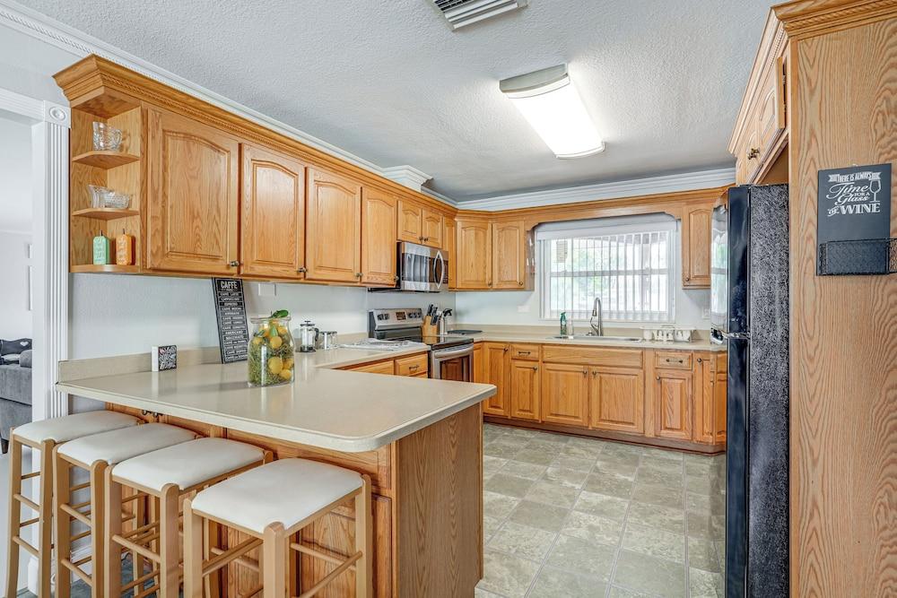 4 Mi to Legoland: Poolside Paradise!