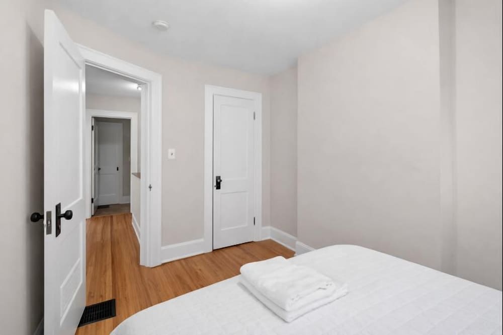 Tibet Twins 2 Retreat for 6