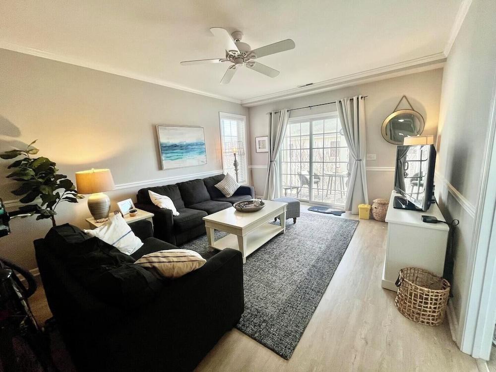 Sandy Bottom Circle 6202